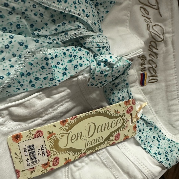 Capri Jeans - Picture 7 of 8